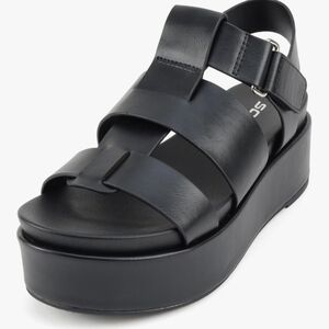 Soda Black Platform Sandals with Chunky Design